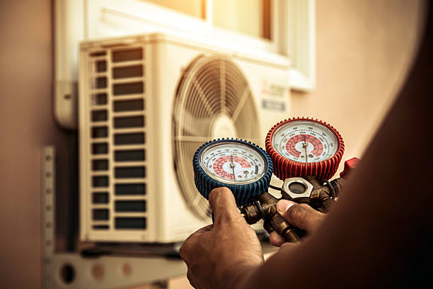 Professional Hvac technician working in Loughman, FL